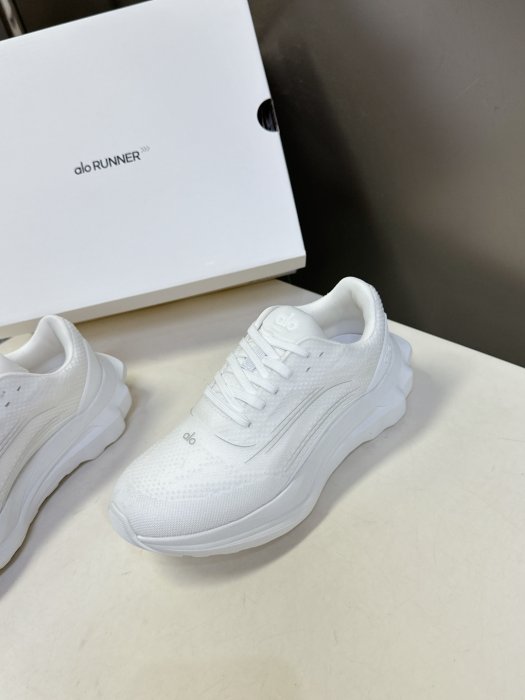 Кроссовки женские фото 3