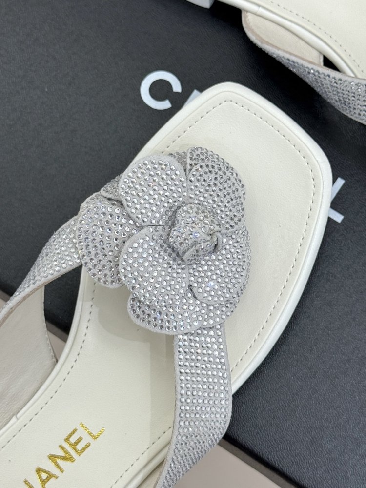 Шлепанцы женские фото 7