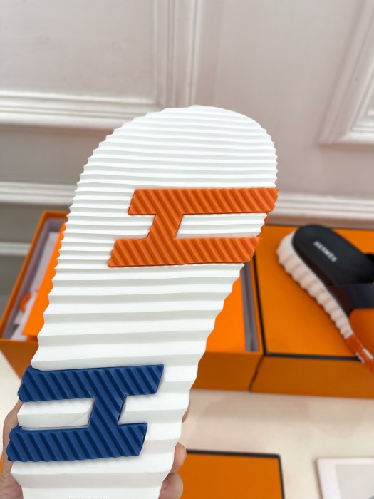 Шлепанцы женские фото 9