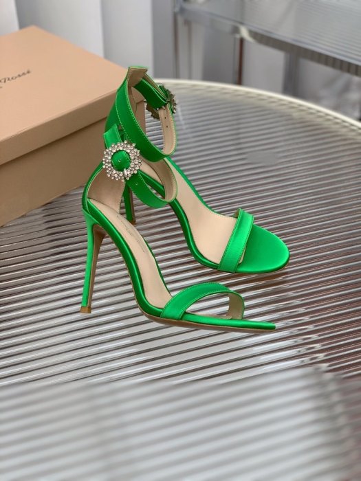 Босоножки фото 2