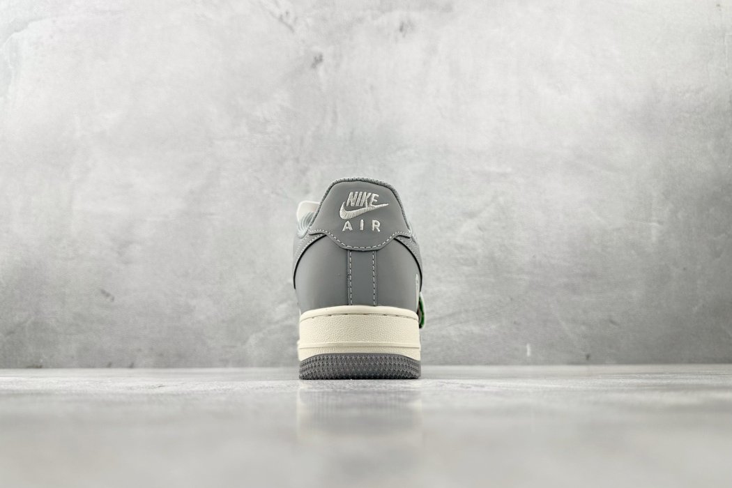Кроссовки Nike Air Force 1 07 фото 9