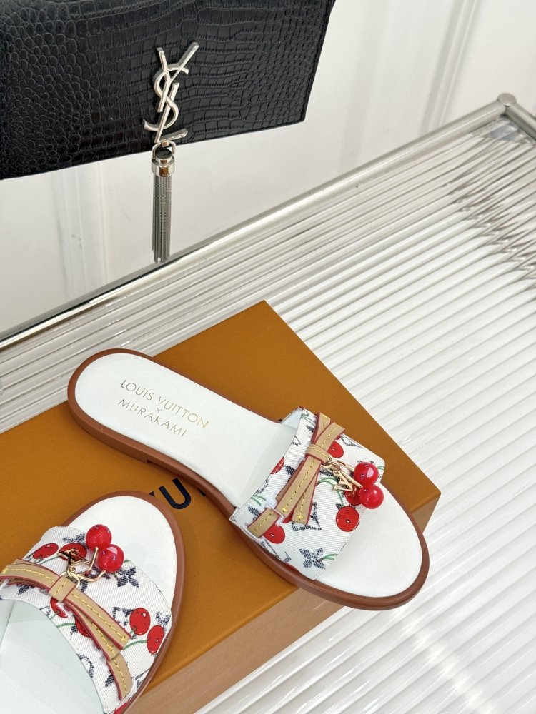 Шлепанцы женские фото 5