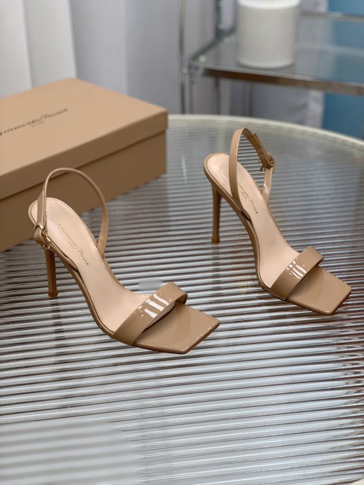 Босоножки фото 5