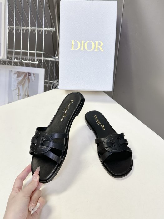 Шлепанцы женские фото 4