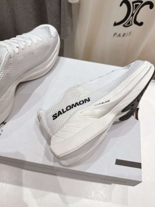 Кросівки фото 8