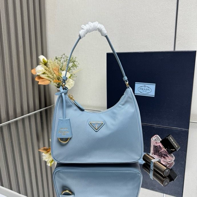 Сумка женская Re-Edition 2005 Re-Nylon 1N204M 22 см