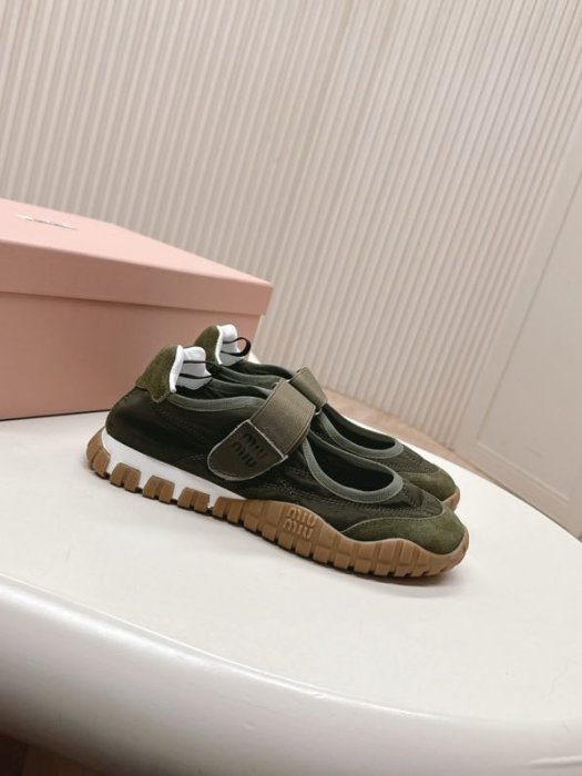 Кроссовки женские фото 4