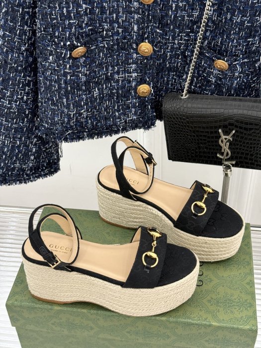 Босоножки фото 3