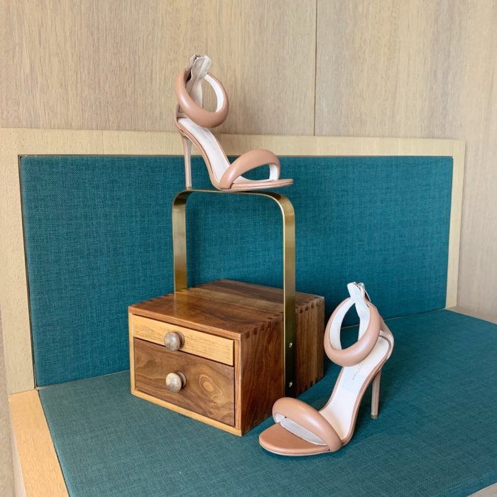 Босоножки фото 7