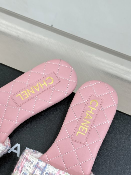 Шлепанцы женские фото 8