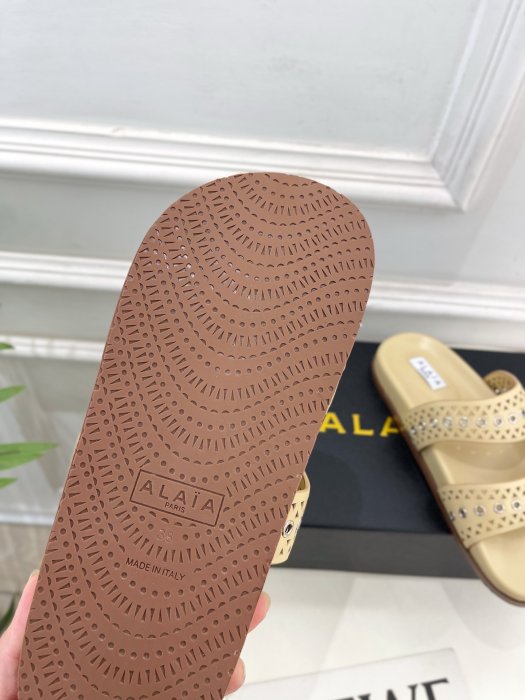 Шлепанцы женские фото 9