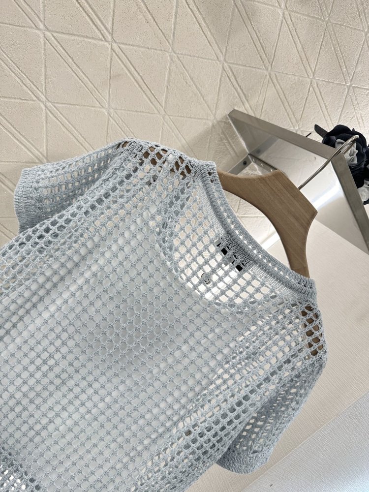 Футболка жіноча фото 4