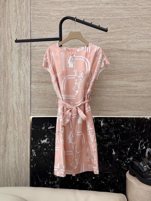 Плаття, Сукня