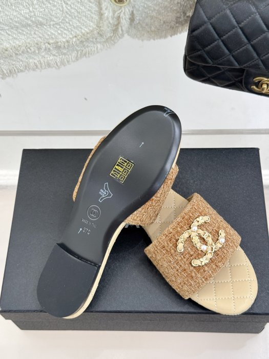 Шлепанцы женские фото 9