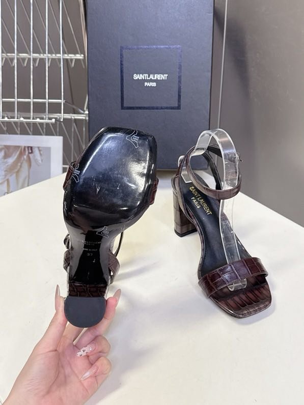 Босоножки фото 5