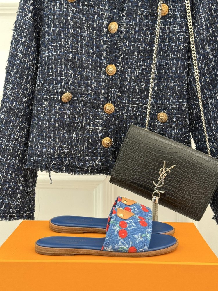 Шлепанцы женские