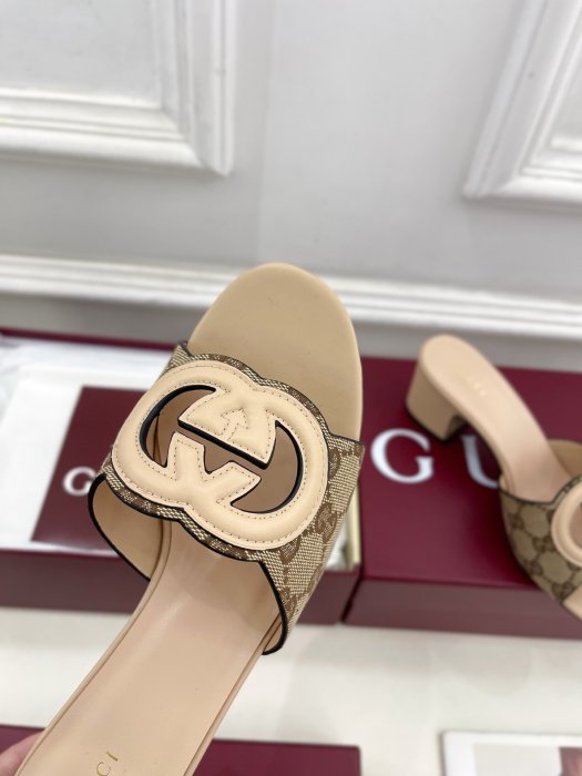 Босоножки фото 6