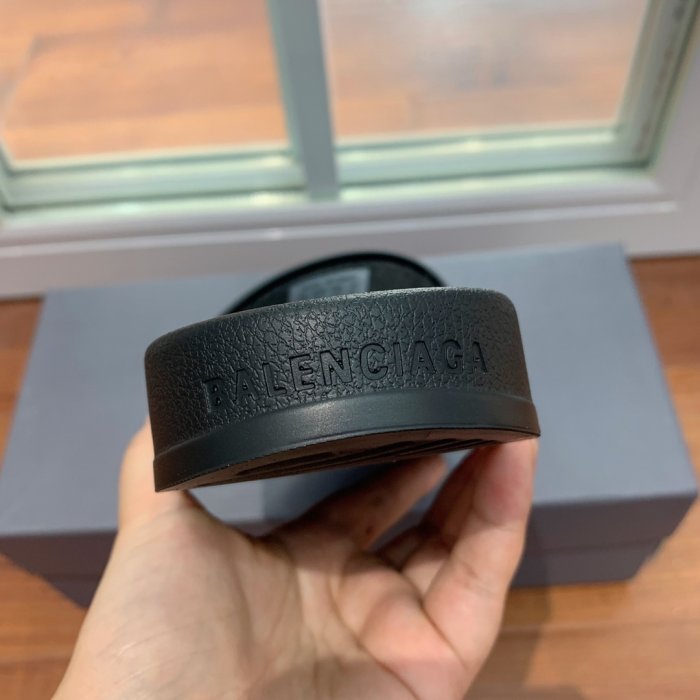 Шлепанцы фото 8