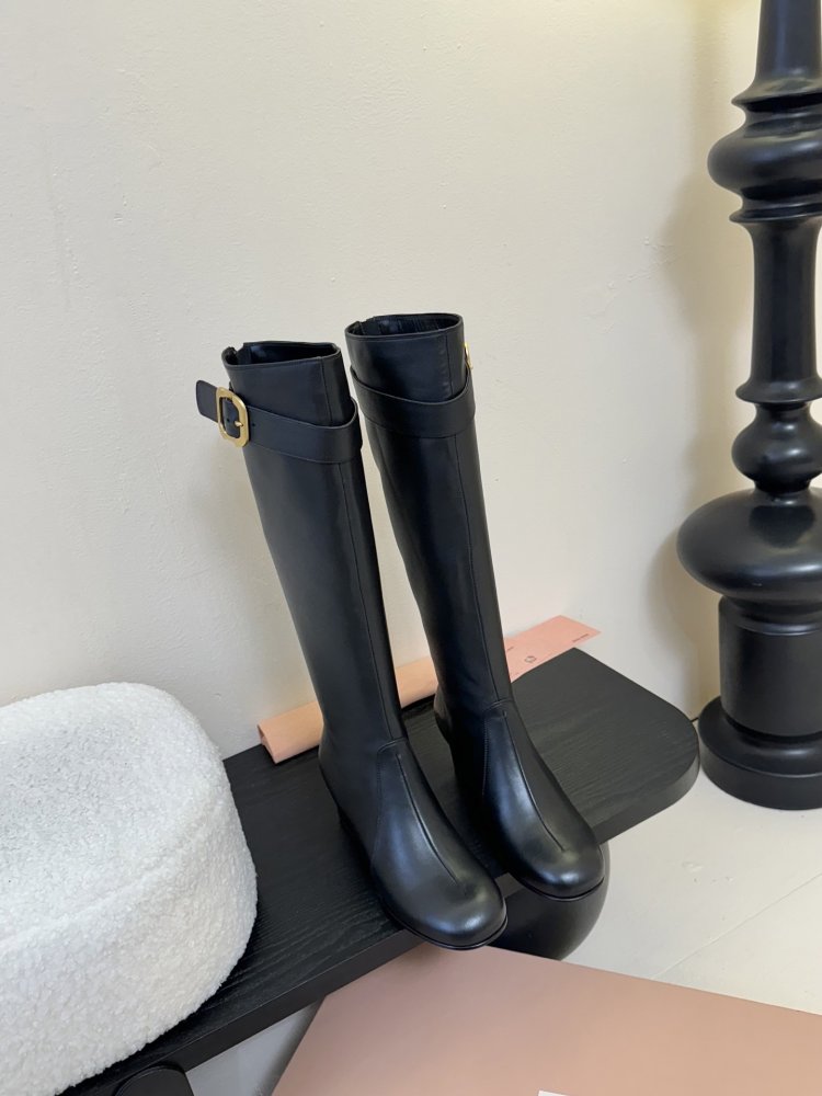 Чоботи жіночі