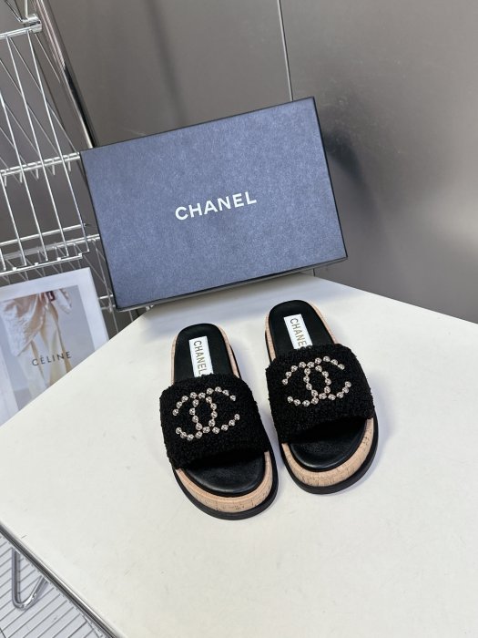 Шлепанцы женские