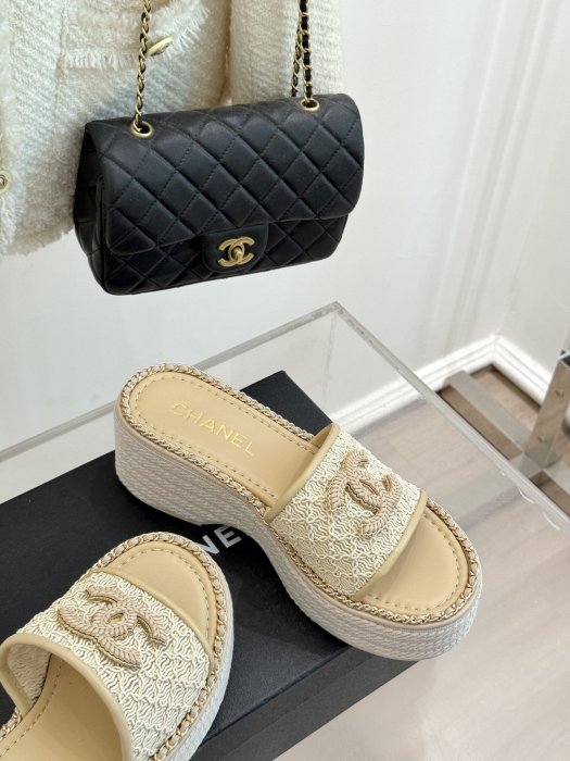 Шльопанці жіночі фото 5