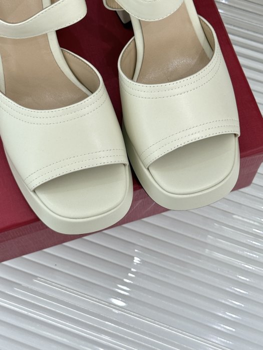 Босоножки фото 7