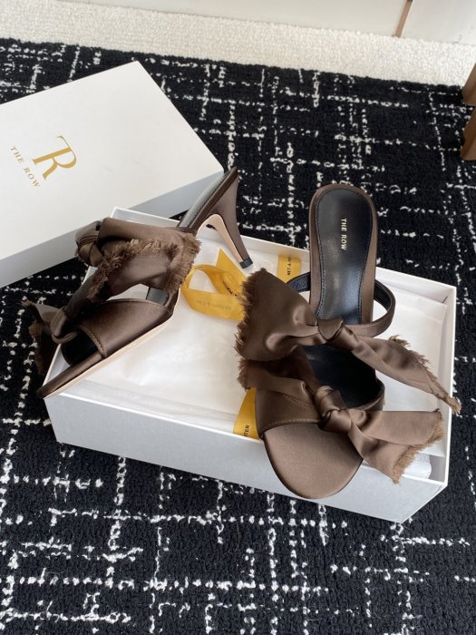 Босоножки фото 5