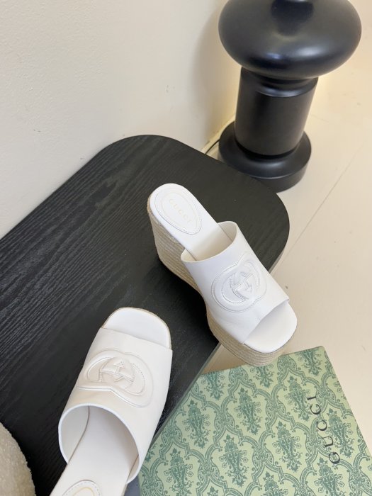 Босоножки фото 3