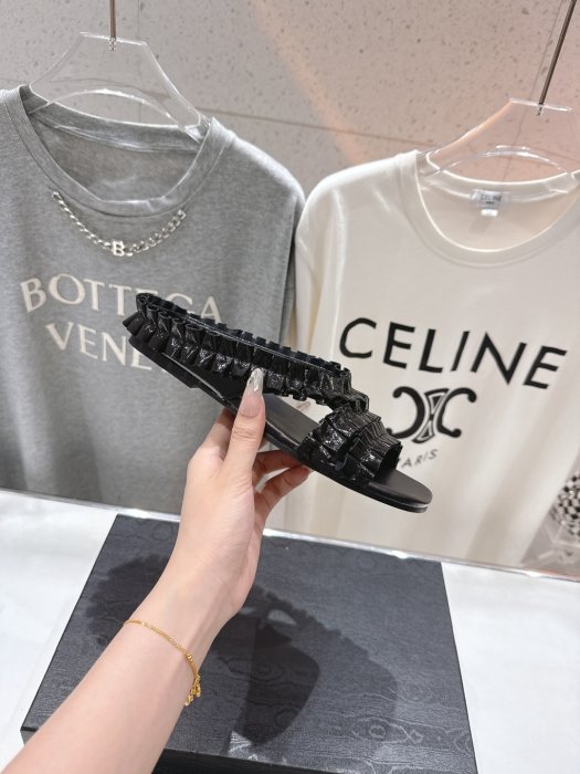 Шлепанцы фото 5