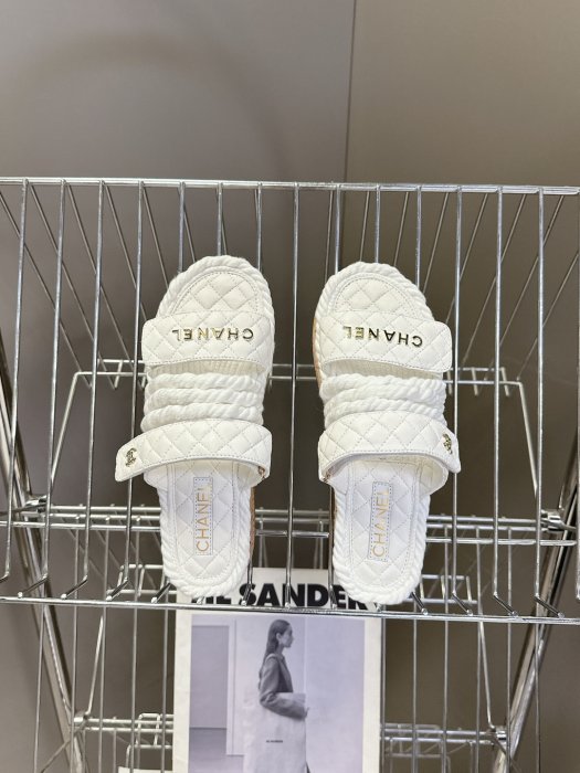 Шлепанцы женские фото 6