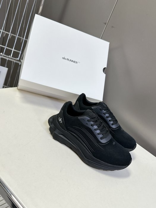 Кросівки жіночі фото 2