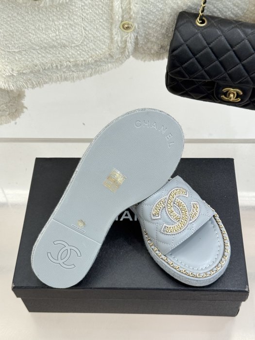 Шлепанцы женские фото 9