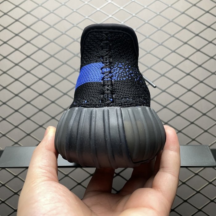 Кроссовки Yeezy Boost 350V2 фото 2