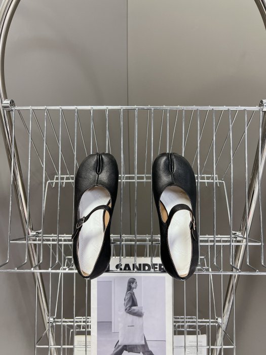 Туфлі жіночі з роздвоєним носком фото 6