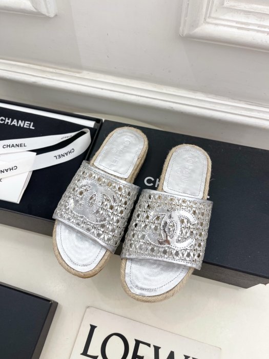 Шлепанцы женские фото 5