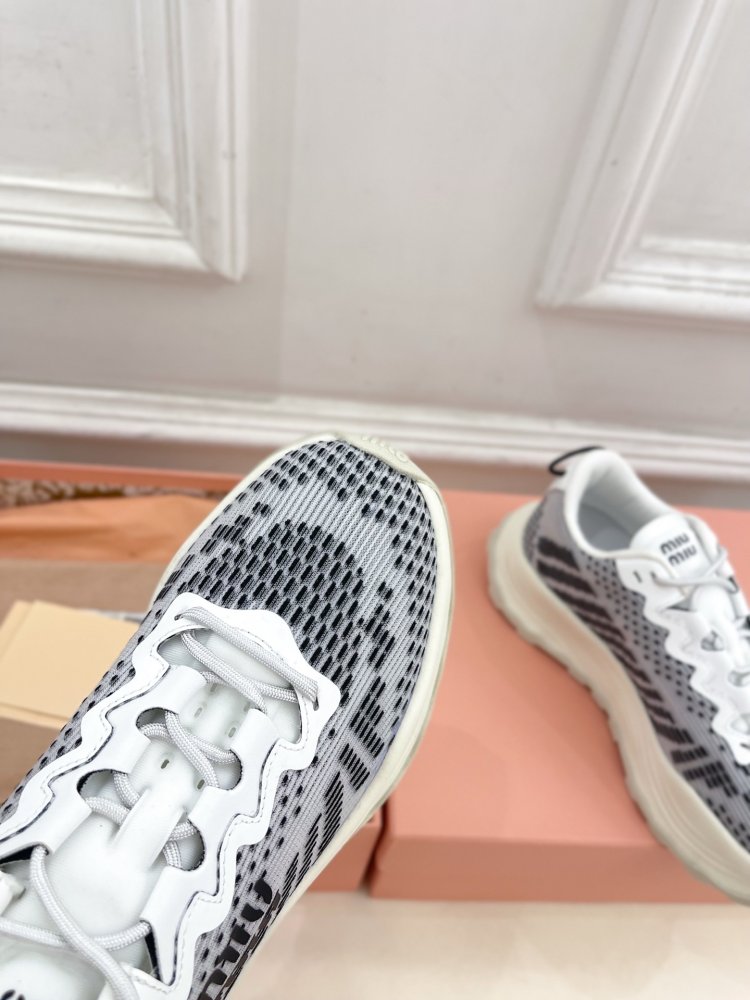 Кроссовки женские фото 5