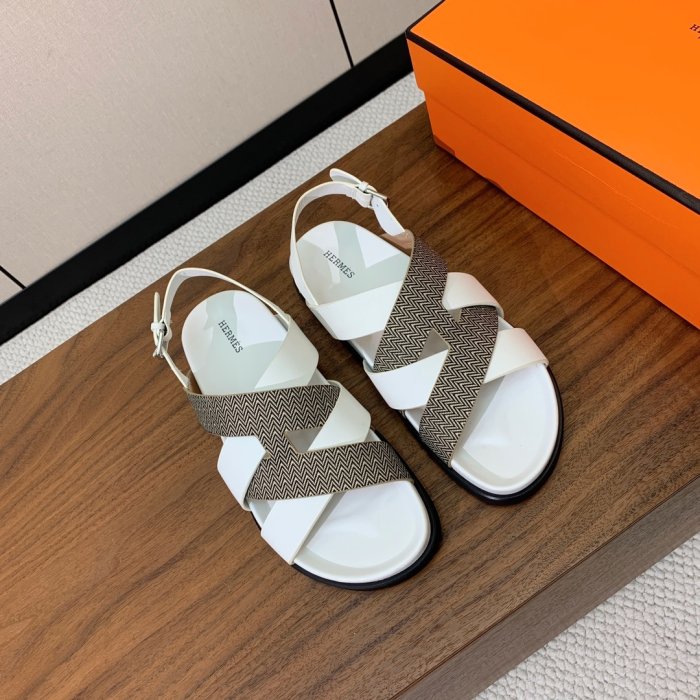 Сандалі жіночі фото 2