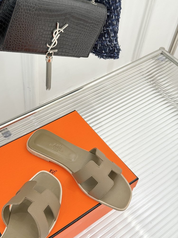 Шлепанцы женские фото 5