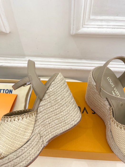 Босоножки фото 7