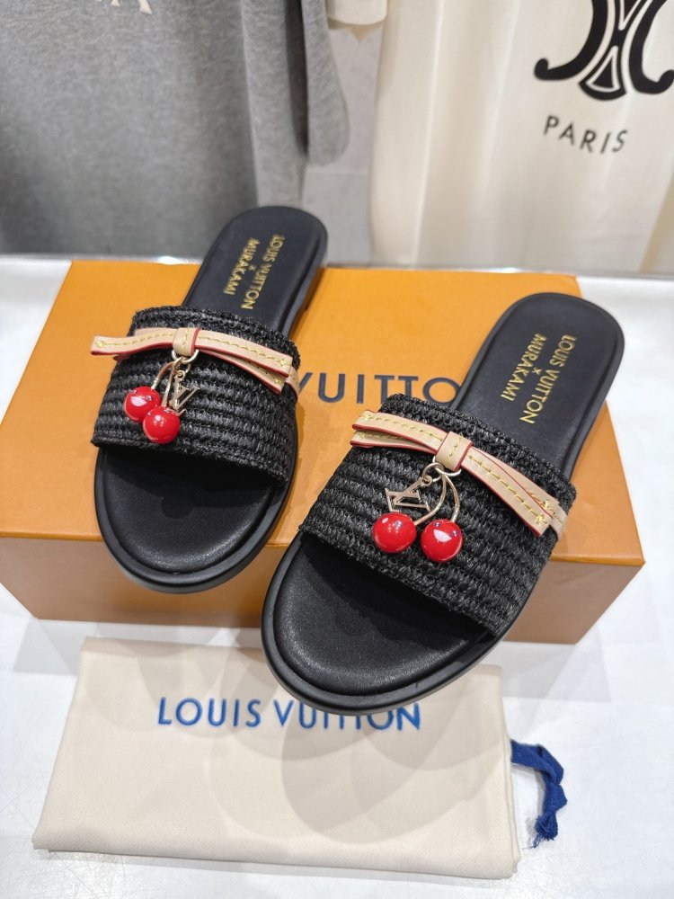 Шлепанцы женские фото 4