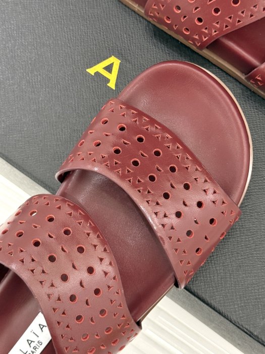 Шлепанцы женские фото 7