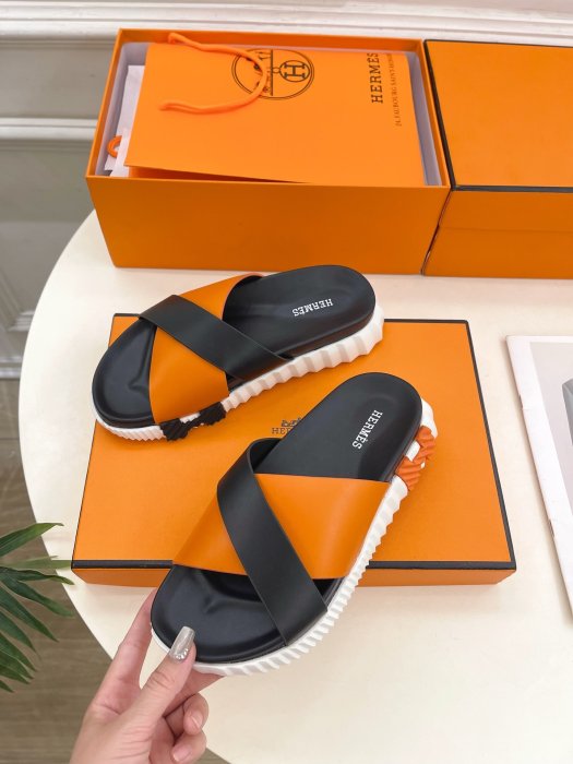 Шлепанцы женские фото 4