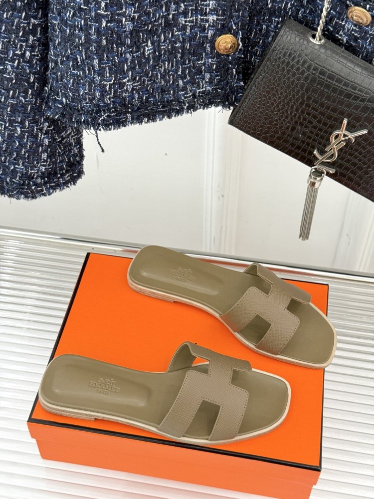 Шлепанцы женские фото 3