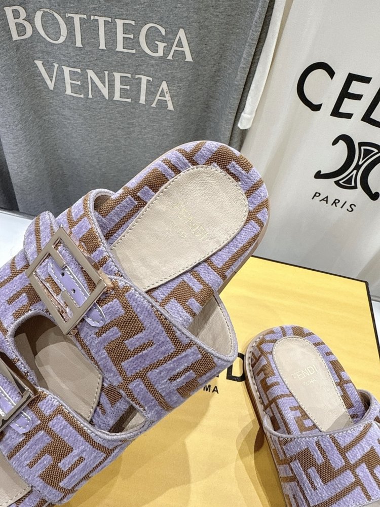 Шлепанцы женские фото 6