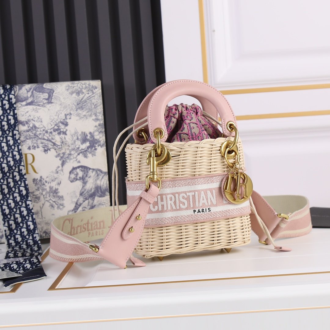 A bag mini Lady Dior Bag Natural Wicker Oblique 20 cm