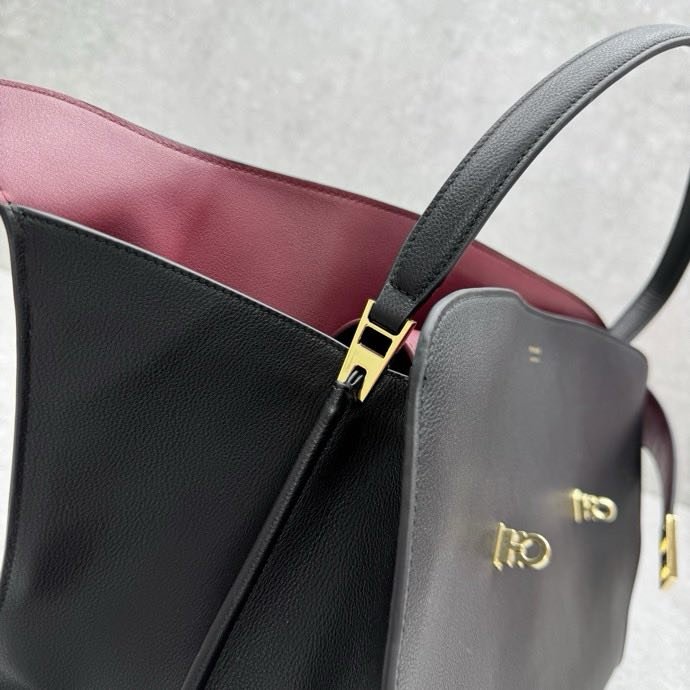 A bag leather women's 40 cm фото 9