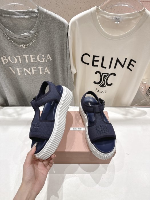 Сандалі жіночі фото 3