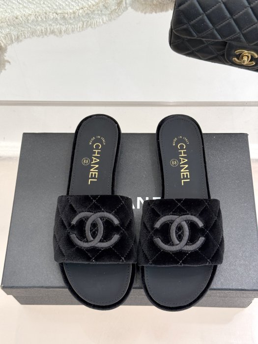 Шлепанцы фото 4