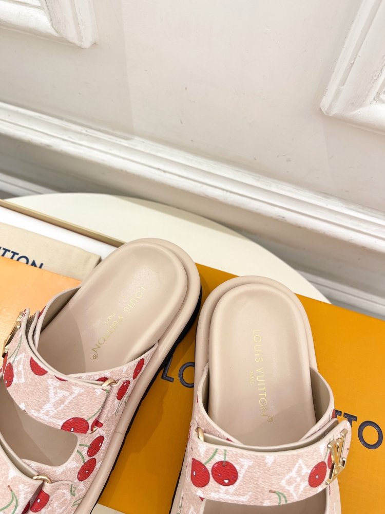 Шльопанці жіночі фото 8