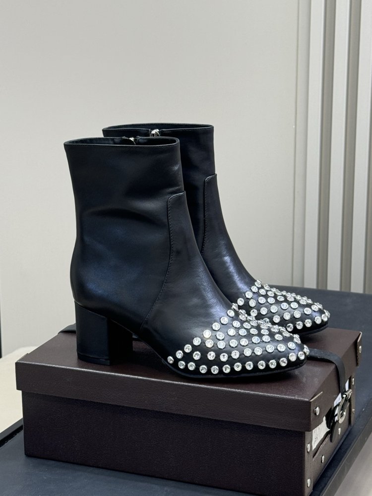 Черевики жіночі